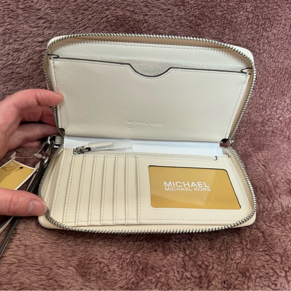 Michael Kors Jet Set Travel Wristlet Wallet - Picture 2 of 2